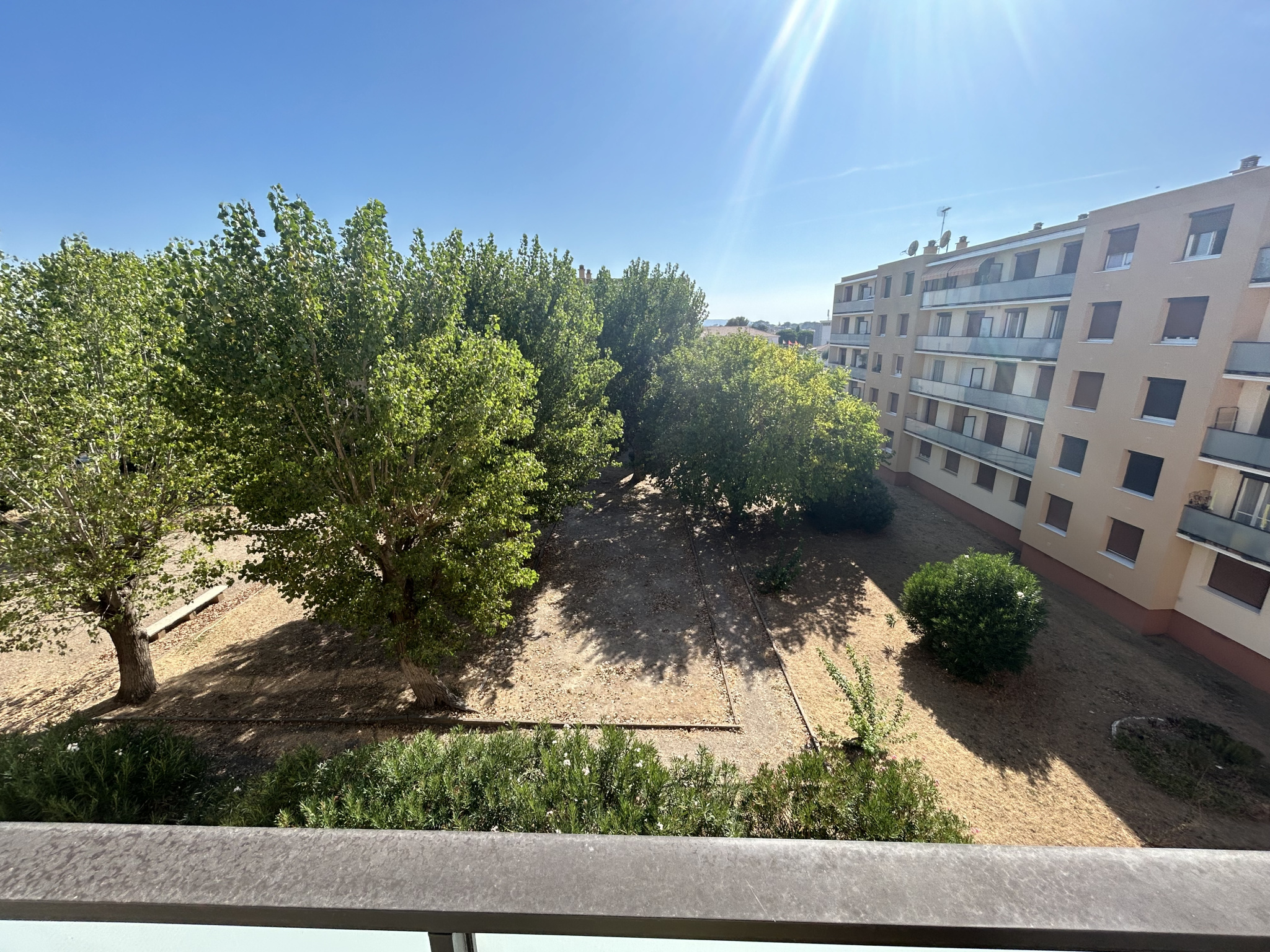 En exclusivité appartement 145000 € à Frontignan : grand T2 avec parking refait à neuf